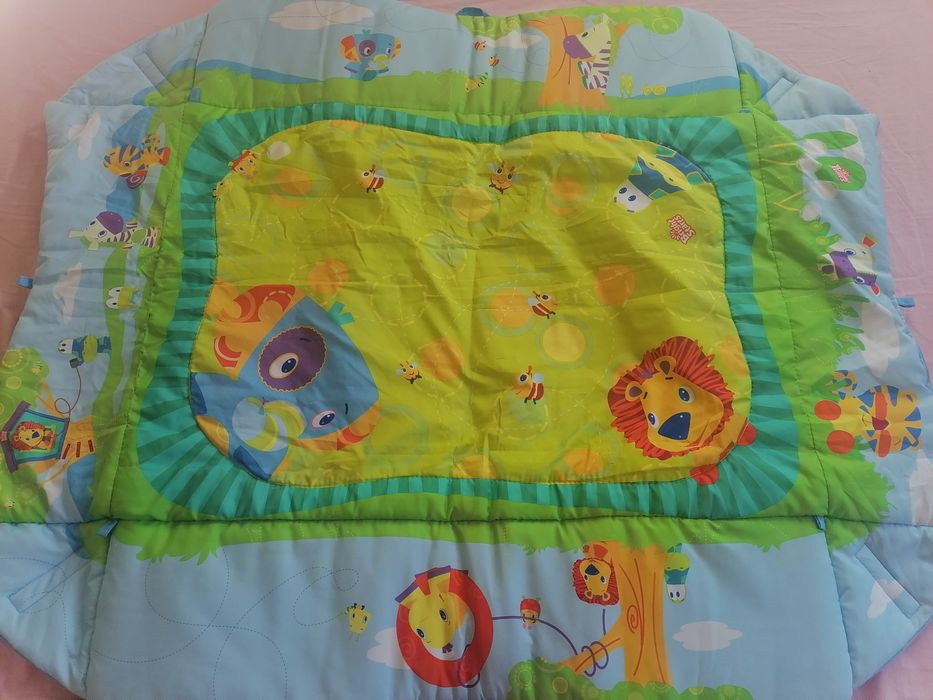 Килимче за активна гимнастика + играчки