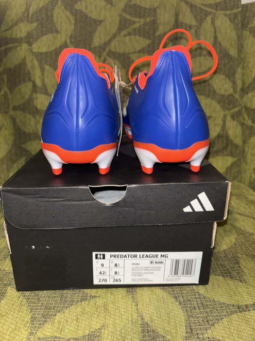 Нови футболни обувки Adidas Predator league  MG