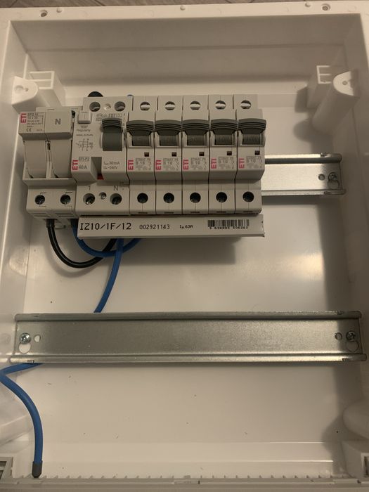 ELECTRICIAN – lucrări electrice case & apartamente