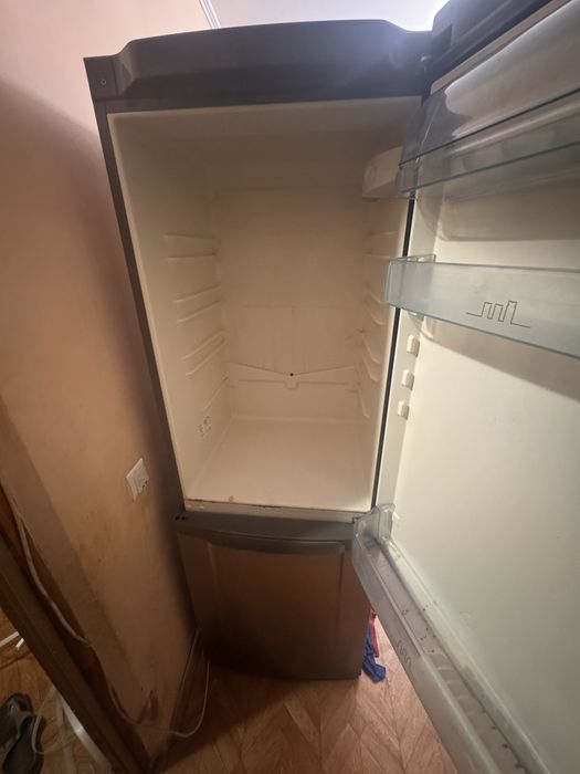 Продам холодильник на запчасти