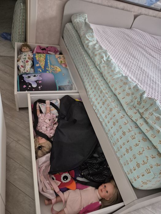 Продам 2 односпальные кровати с матрасами