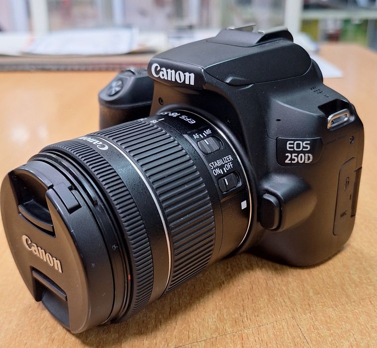 Canon 250D kit 18-55m IS,STM(24.1пикс,Wi-Fi,видео 4К,как новый,сенсор)
