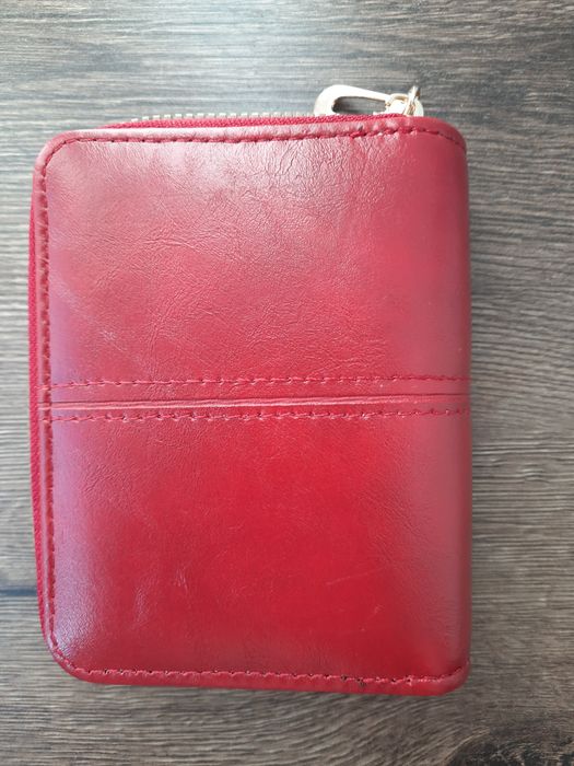 Продавам дамско портмоне