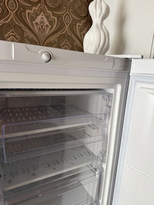 Продам морозильный шкаф