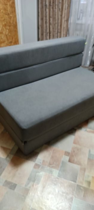 Бескаркасный диван