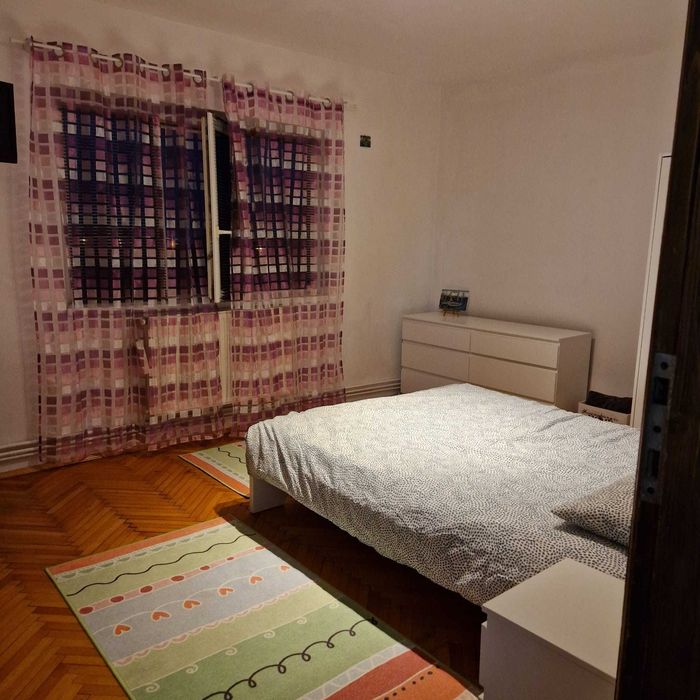 Inchiriez apartament 2 camere, decomandat.
