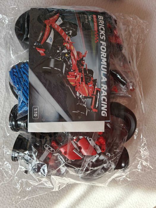 Set construit Race Car F1 Ferrari 1:10 tip Lego cu 1000 piese