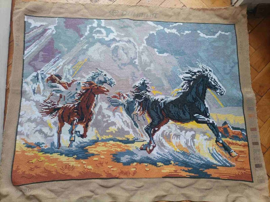 Бродиран гоблен с коне
