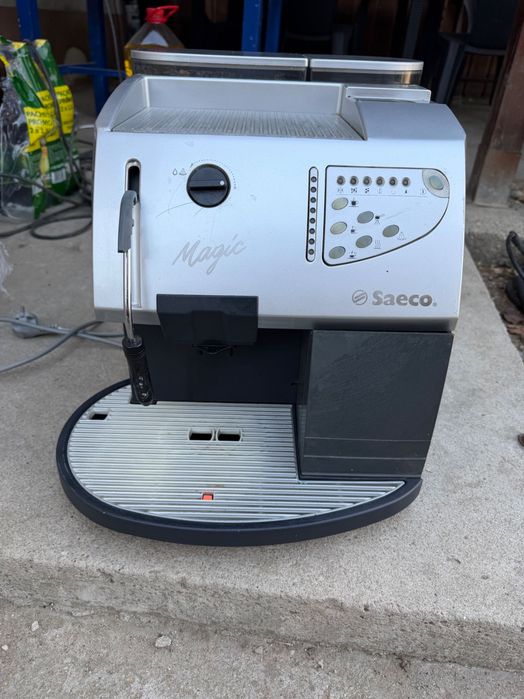 Toaster-grill , aparat de cafea , aragaz cu 3 ochiuri