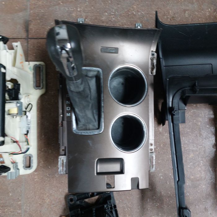 Панели салона на Ford Explorer, edge.