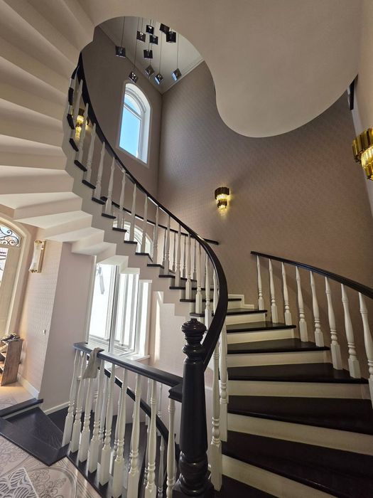 Продается ЕвроДом 8 комнат, ориентир: Центр Луначарского,5 соток 400м²