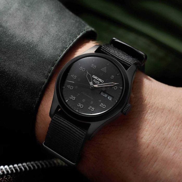 Продам часы seiko field 5