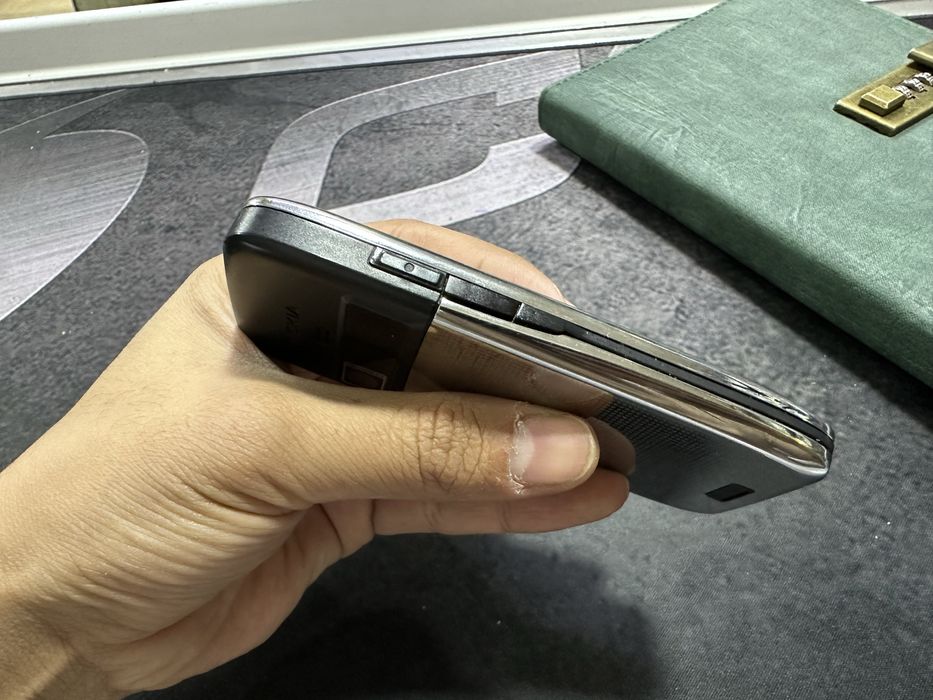 Nokia E51 orginal sotiladi