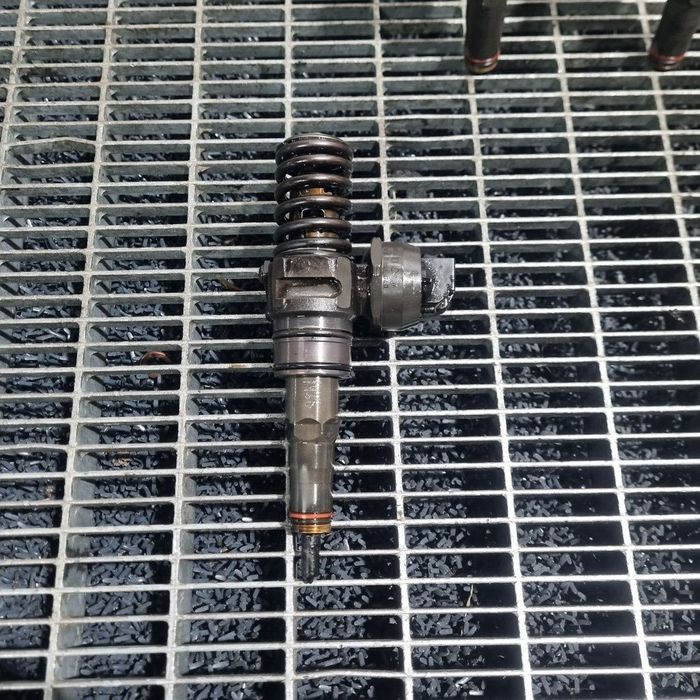 Injector Volkswagen Touareg 7L 2.5 TDI 2003 - 2006 174CP BAC (1460) Diesel 0414720228