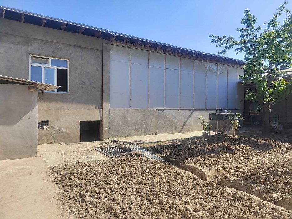 Toshkent tumanida Pabedada maxalasida 9 ta xonali  uchaska sotiladi.