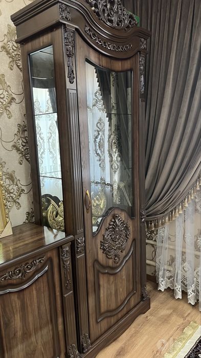 Срочно сотилади. Камод-пенал, стол-стул.