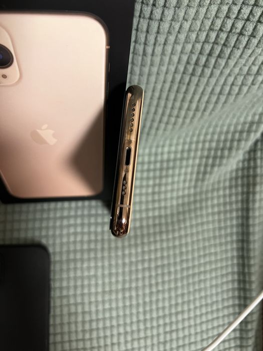 Продам Iphone 11 Pro Gold R/MA