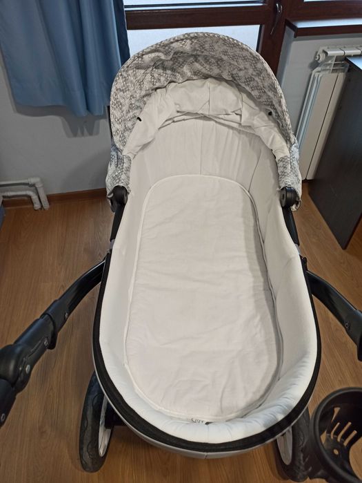 Бебешка количка с два коша