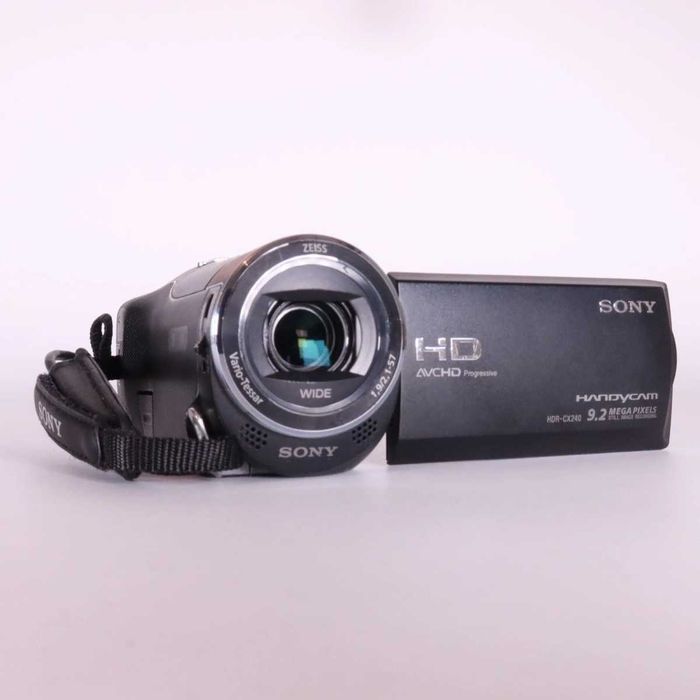 Sony HDR CX240 дигитална видео камера, голям оптичен зум и уникално Full-HD качество 50 кадъра в секунда, като НОВА, работи отлично