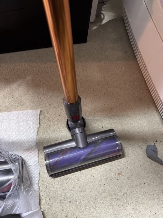 Прахосмукачка Dyson и Shark