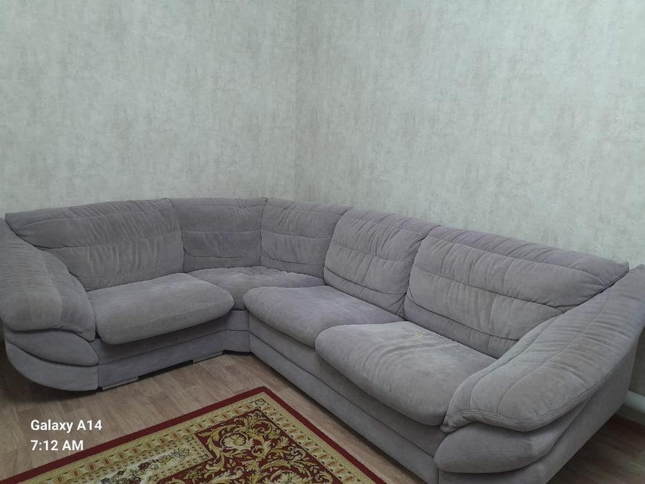 Продам диван угловой бу