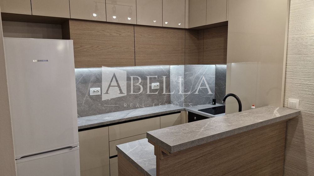 Дава се под наем Тристаен апартамент в София, Център - 65 кв.м за 598.23 € - Снимка #3