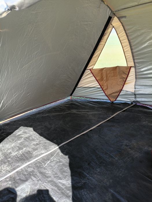 Продаю 4 местную палатку