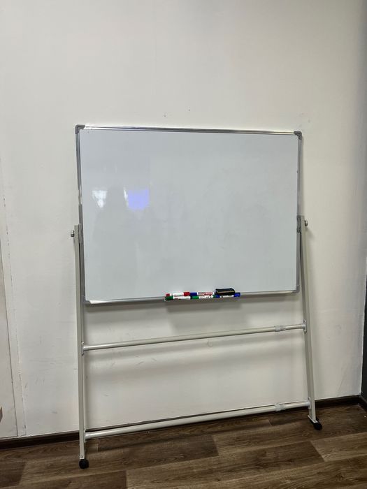 Столы, стулья офисные и диван