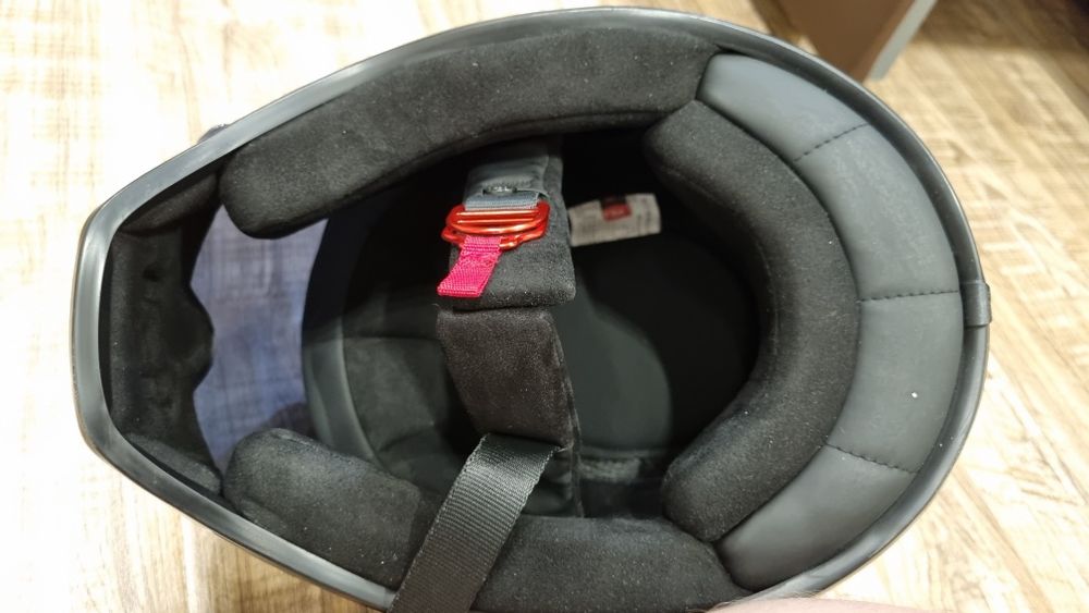 Продам Черный Мотошлем