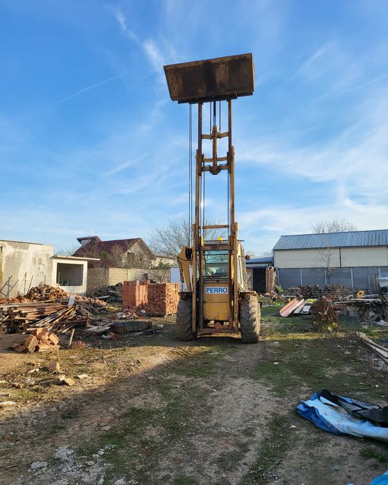 Buldoexcavator si manitou Buffalo Ferro