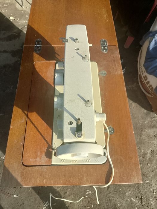 Продам швейную машинку