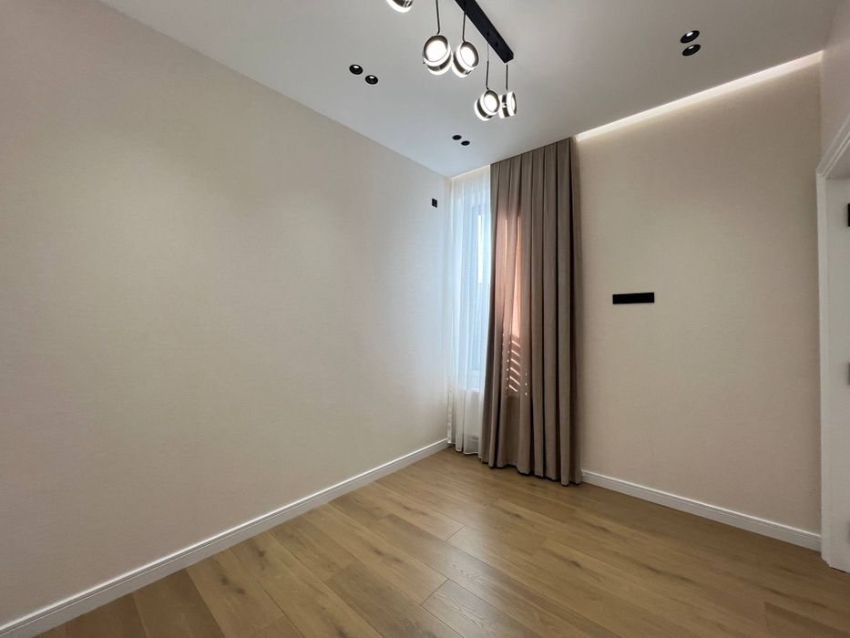 Просторный дом в Мирзо-Улугбекском районе — 6 комнат, 380 м²