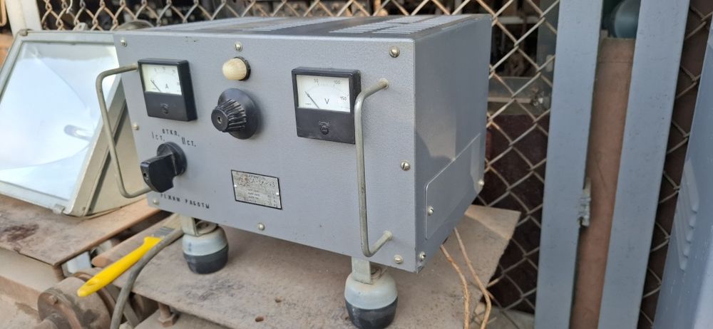 Зарядка для автомобиля. Для Аккумулятор НОВАЯ