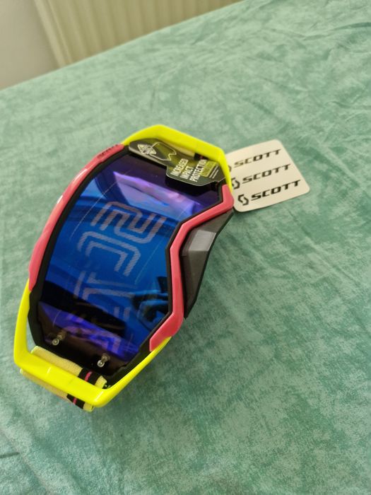 Vand 2 perechi de ochelari pentru enduro