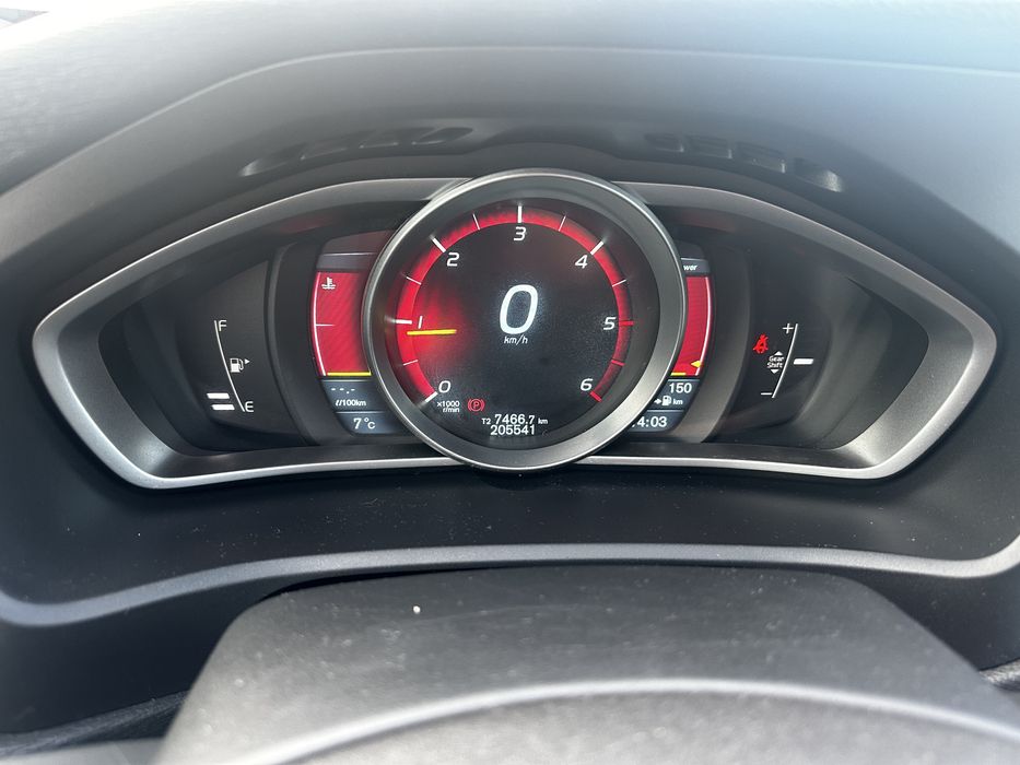 Volvo v 40 2013 proprietar