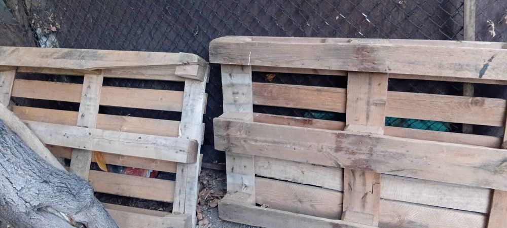 Продам дрова дешево  3 куба  (для бани)