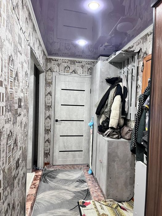 Продам 2 комн кв, 20 мкр, 2/5