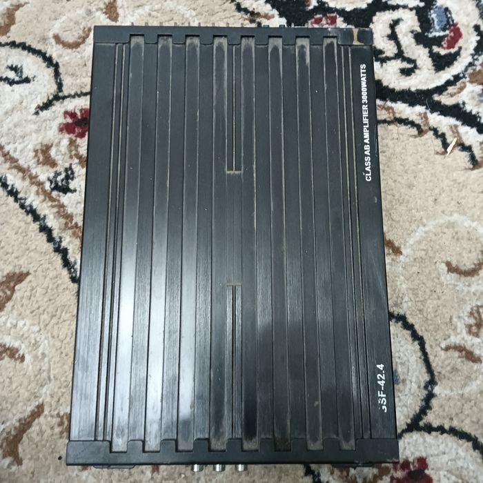 Продам усилок с динамиком