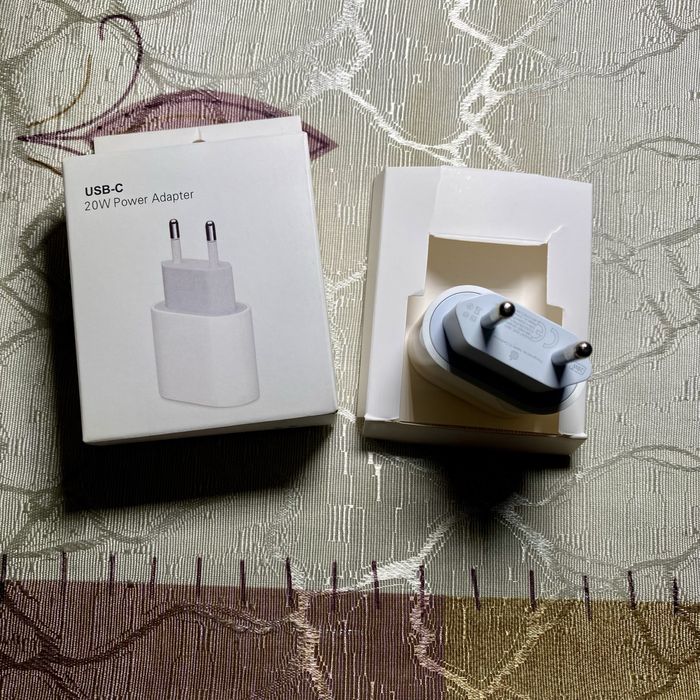 Iphone.Заряд. устройствa(блоки питания), зарядки, кабель(шнур). Apple