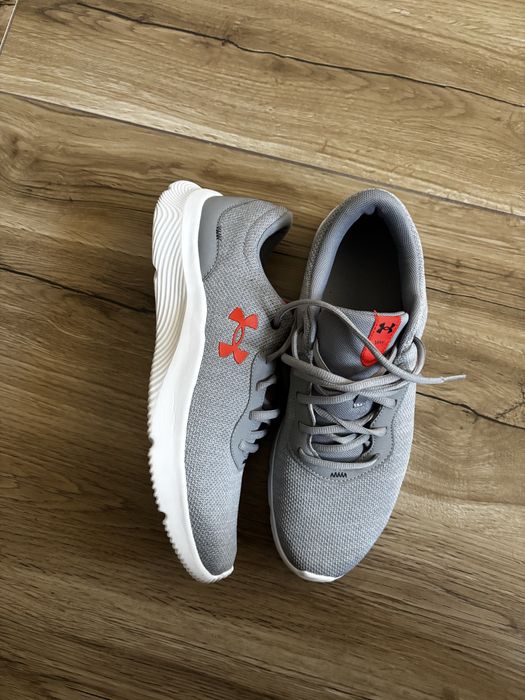 Adidasi Under Armour