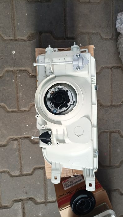 Фара Митсубиси спец вагон, спец рунер