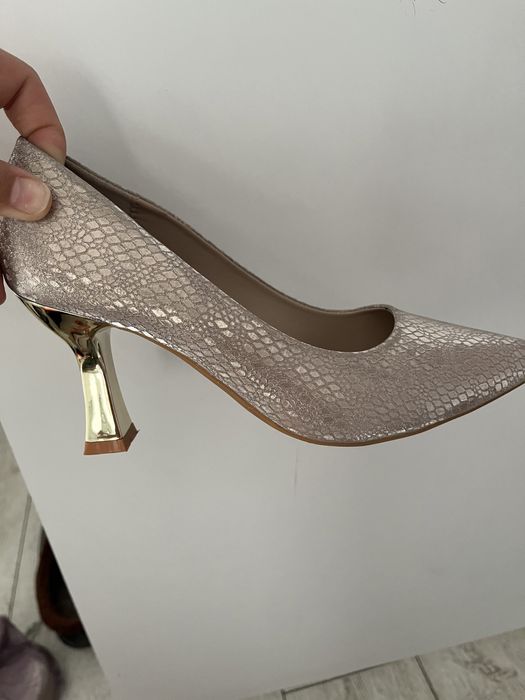 Женская обувь