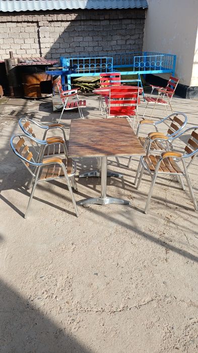 Bu stol stullar  chotkiy