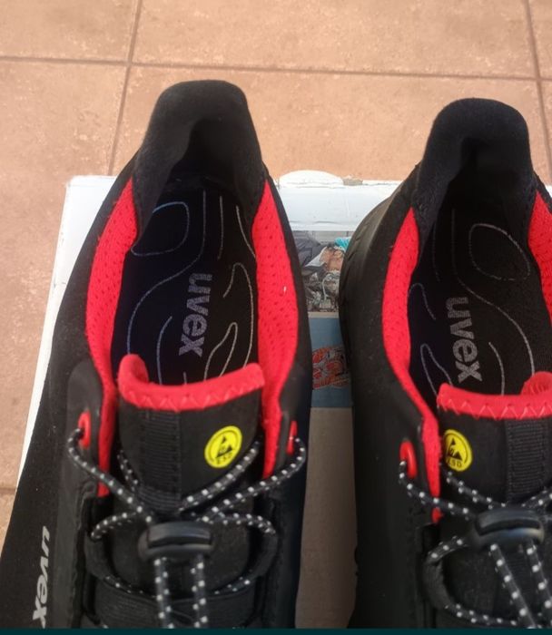 Bocanci UVEX cu bombeu metalic 38 și 44