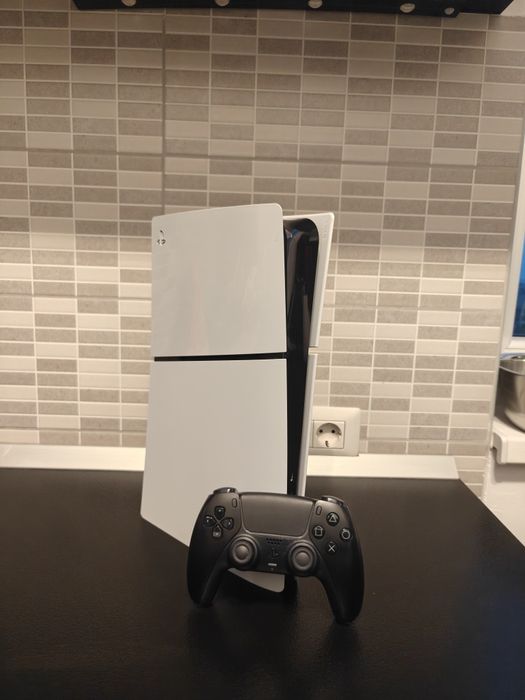 PlayStation 5 Slim 1TB + Controller original negru PS5 + Cabluri