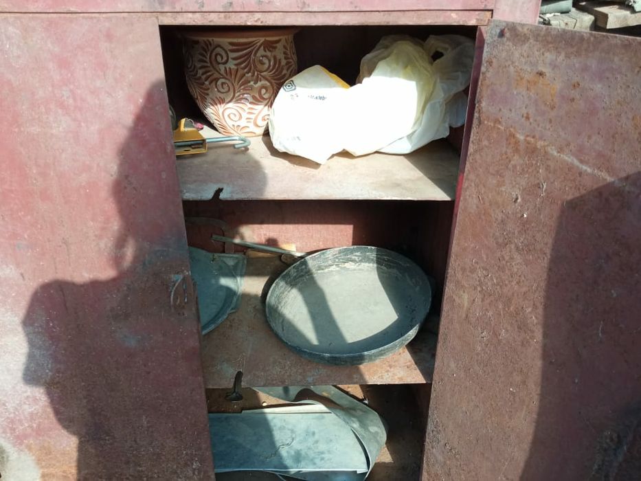 Продам железный шкаф