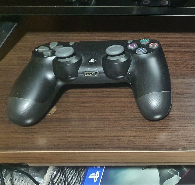 PS 4 SONY Pro, 1TB, Stare Foarte Bună! + accesorii și jocuri incluse!