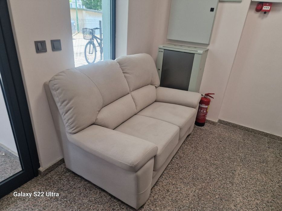 Диван   ( бежов)