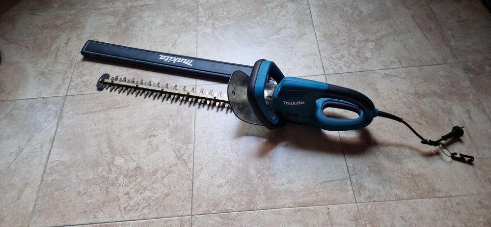 Ел ножица -храсторез за жив плет Makita