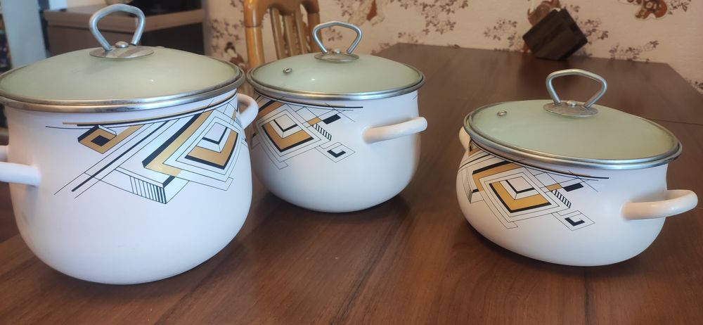 Набор эмалированных кастрюль